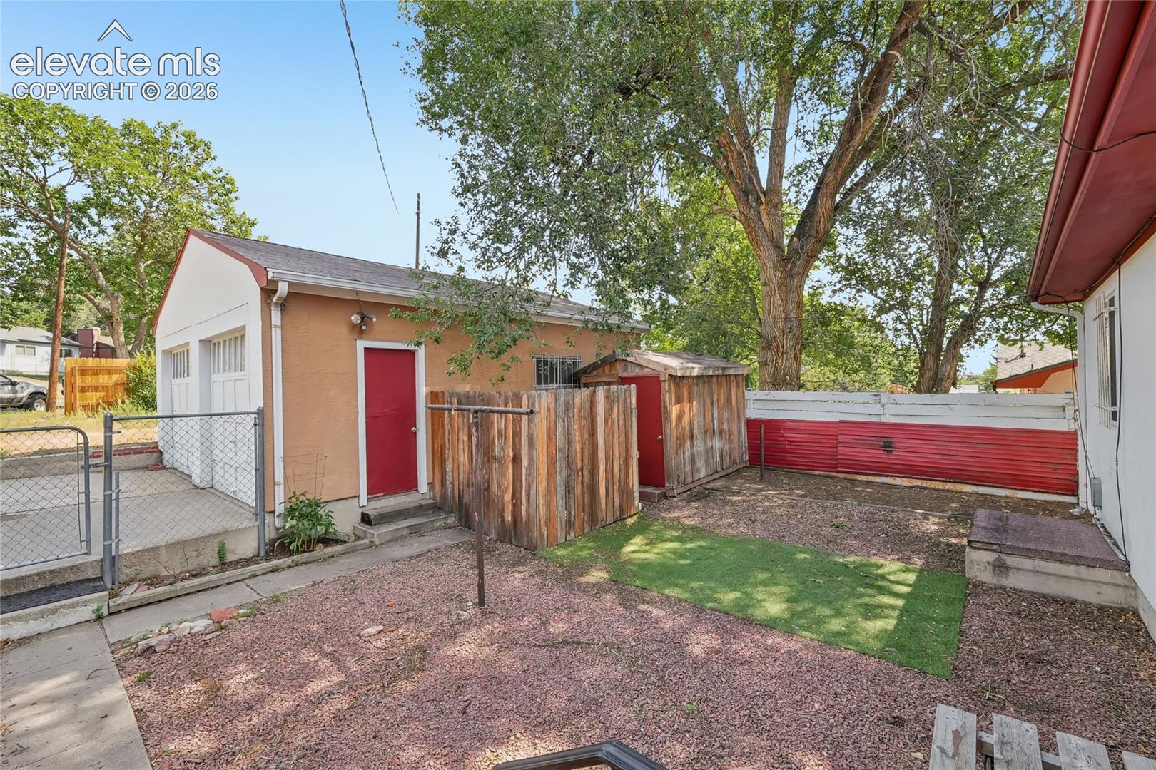 3102 E San Miguel Street