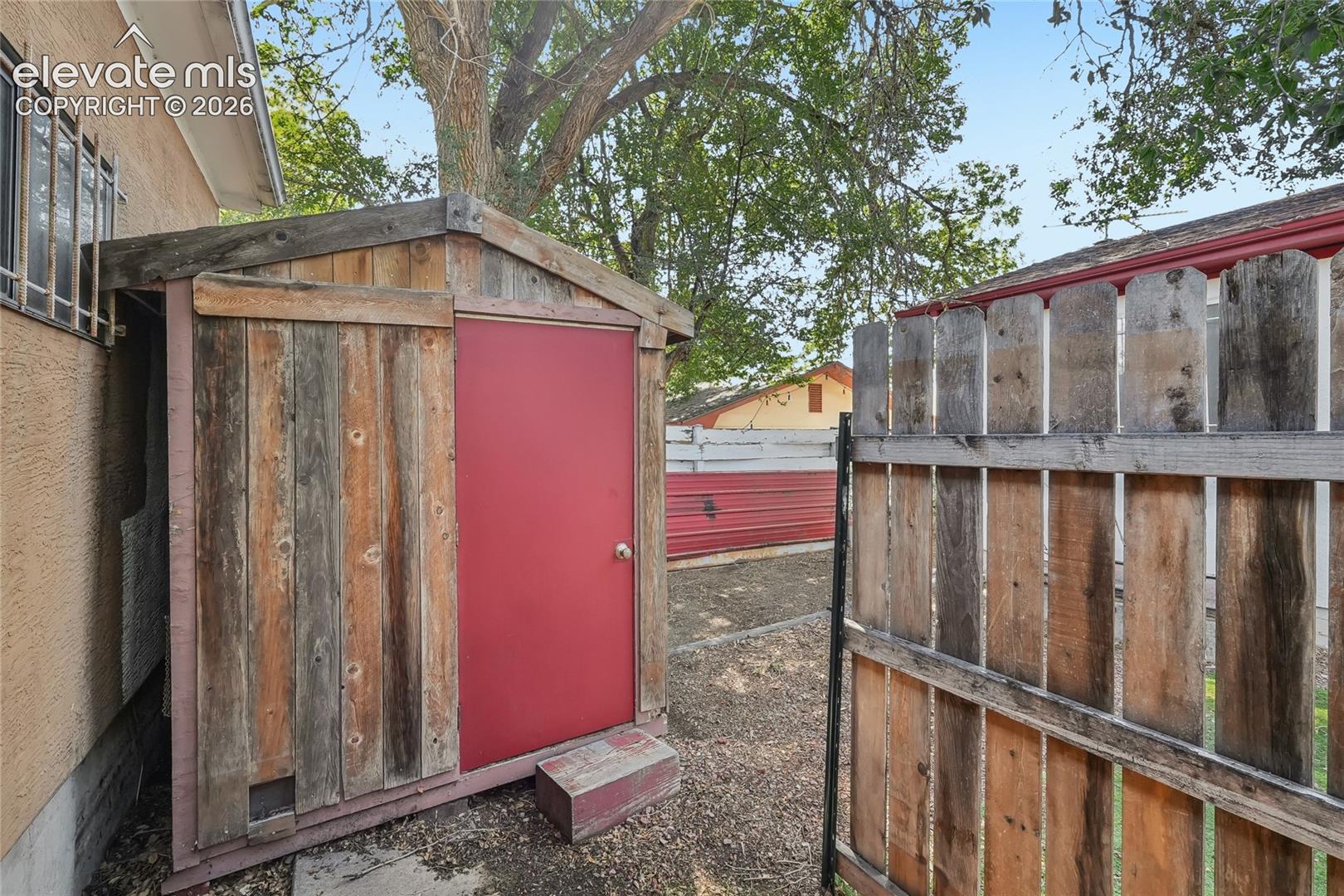 3102 E San Miguel Street