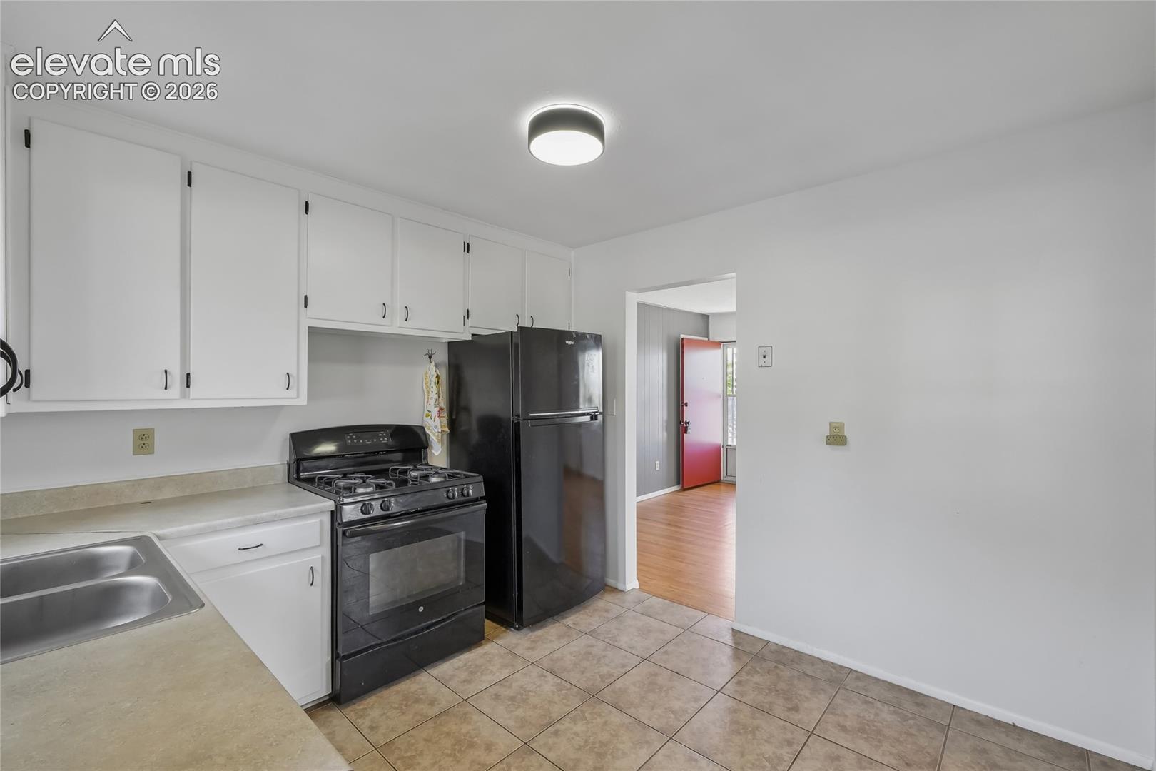 3102 E San Miguel Street