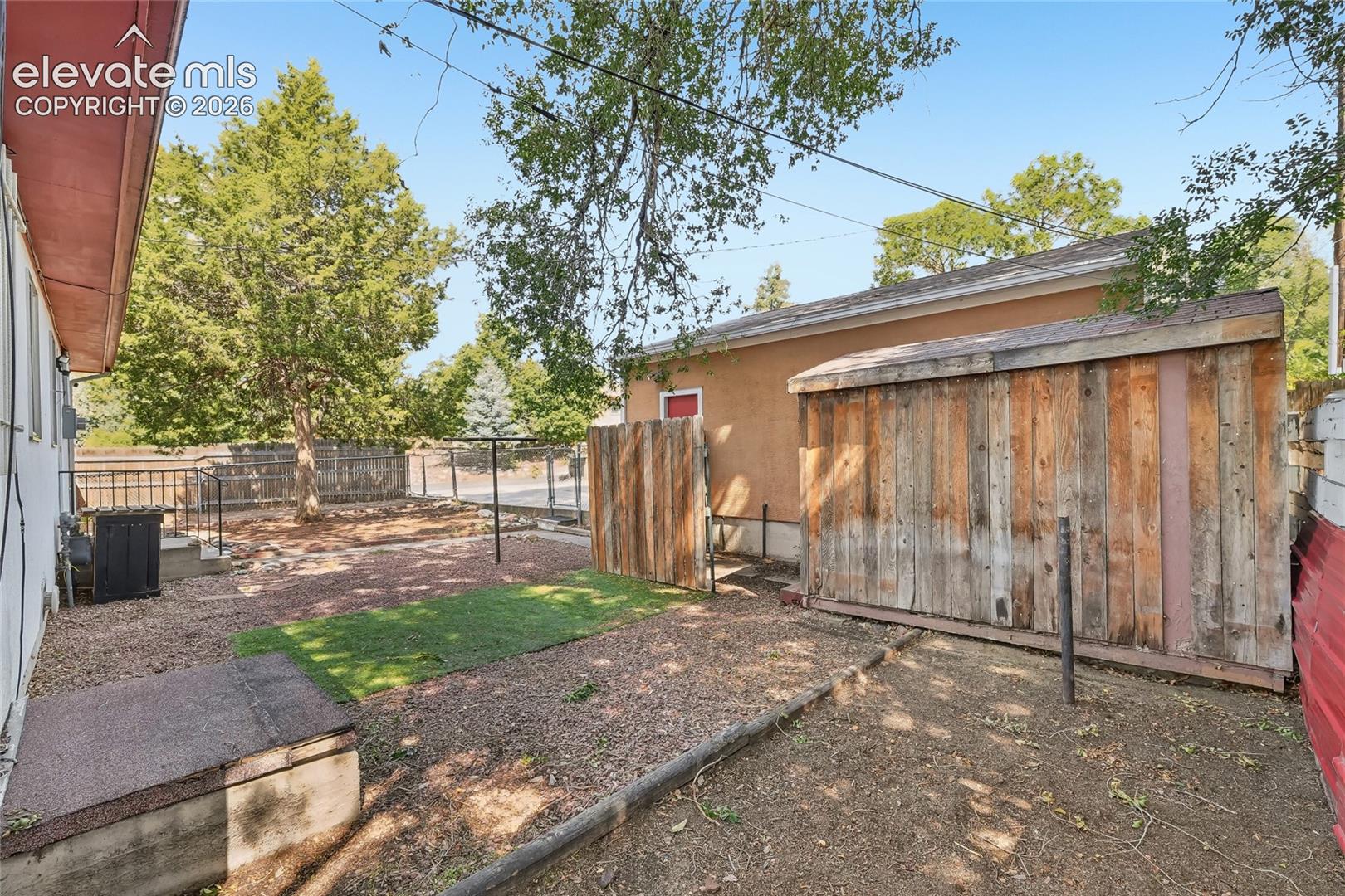 3102 E San Miguel Street