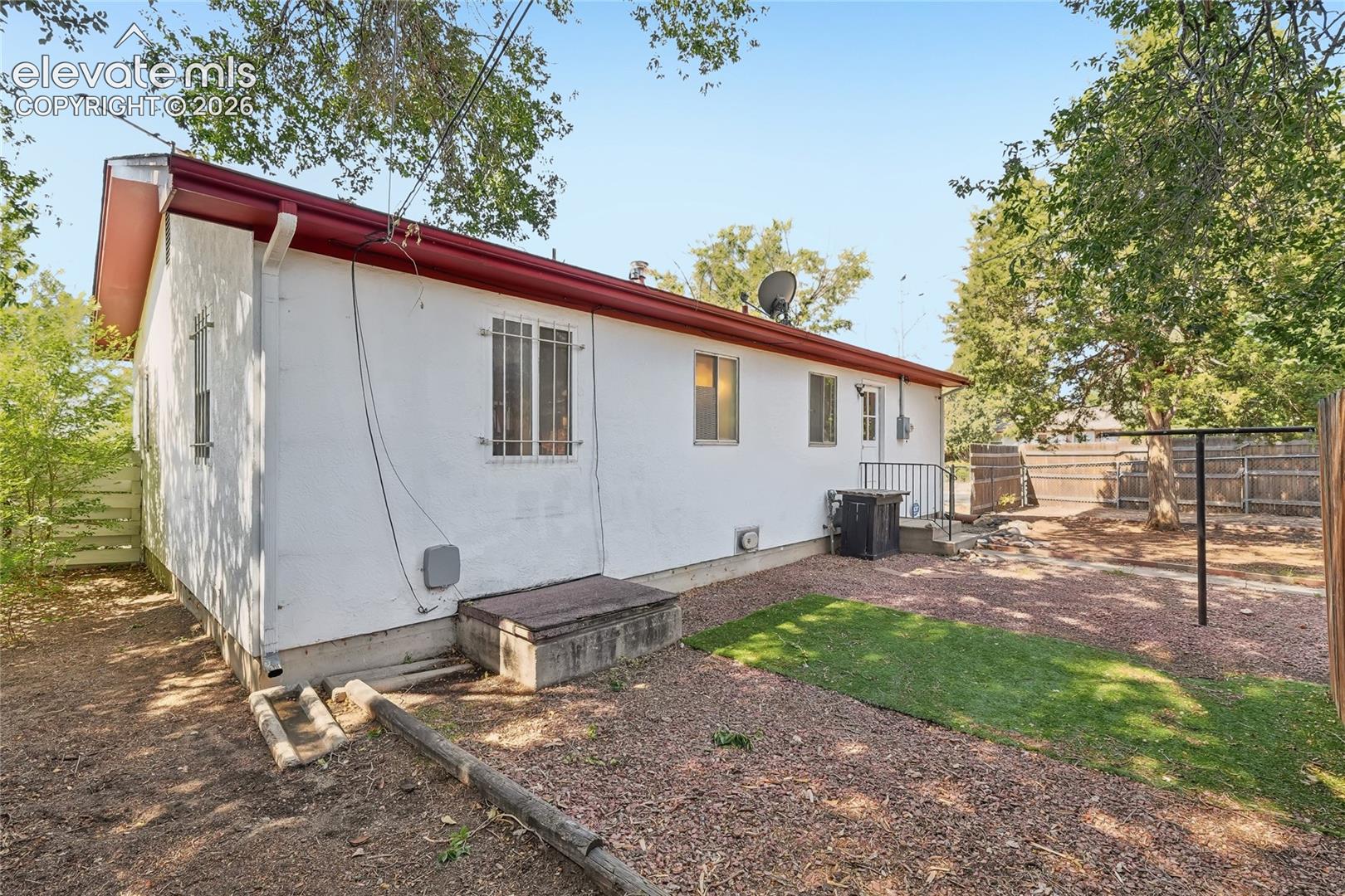 3102 E San Miguel Street