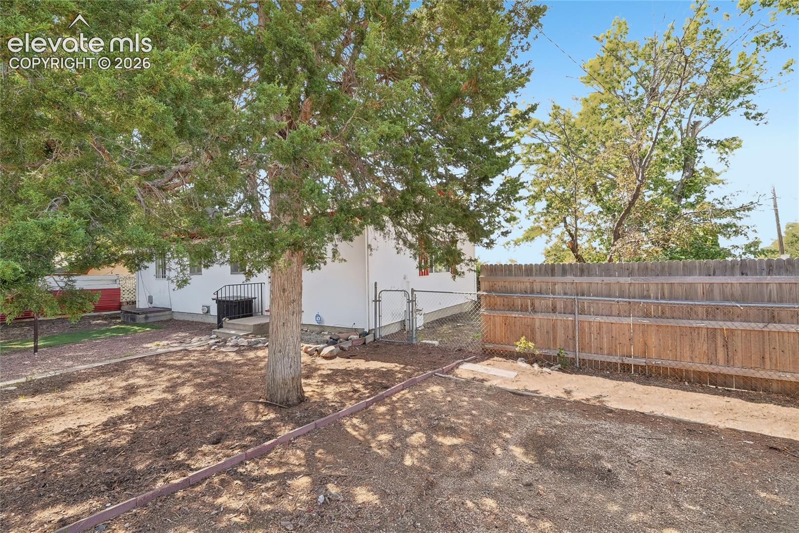 3102 E San Miguel Street