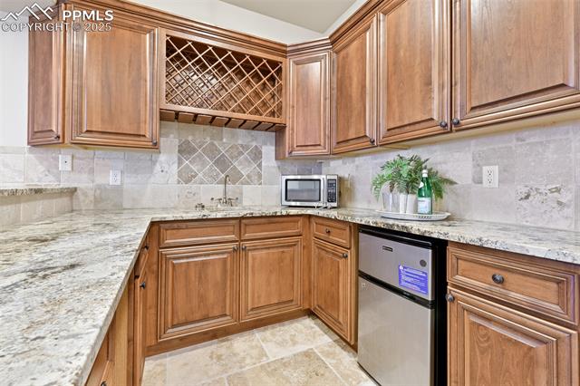 710 W Caspian Court