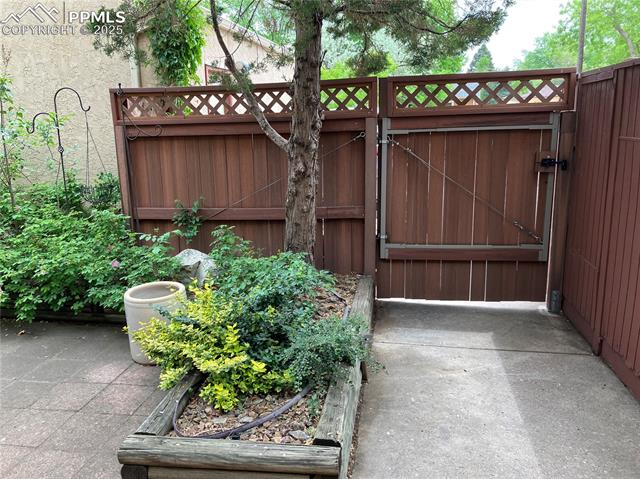 686 Echo Lane