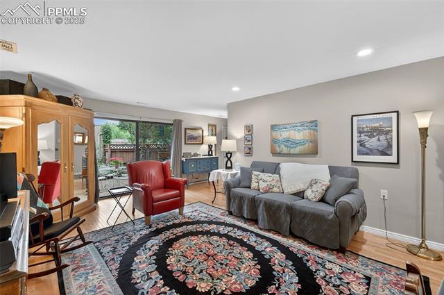 686 Echo Lane