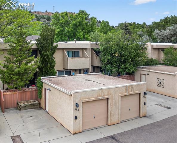 686 Echo Lane