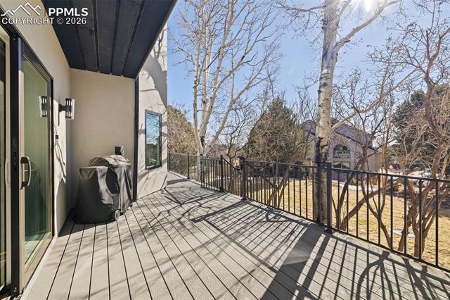 1915 Hunters Point Lane