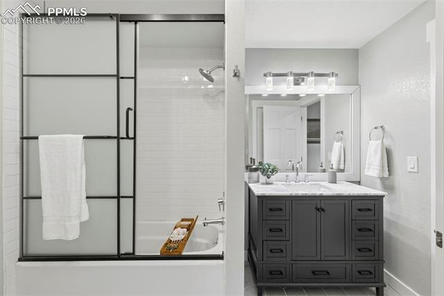 1915 Hunters Point Lane