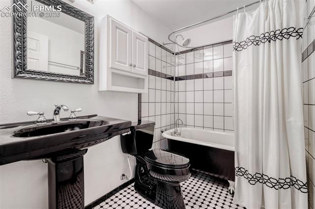 6707 Fountain Ridge Circle