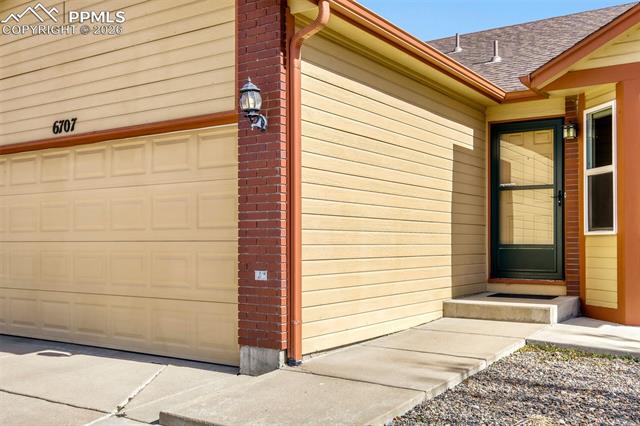 6707 Fountain Ridge Circle