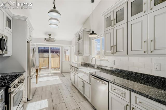 6707 Fountain Ridge Circle