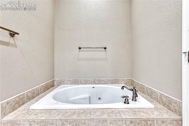 13682 PARADISE VILLAS Grove