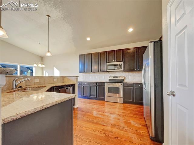 6974 Red Cardinal Loop