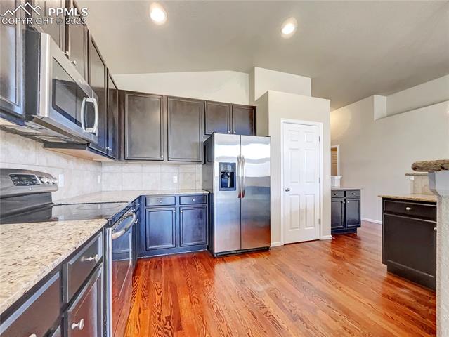 6974 Red Cardinal Loop