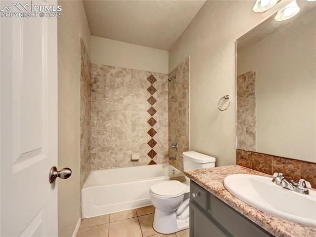 6974 Red Cardinal Loop