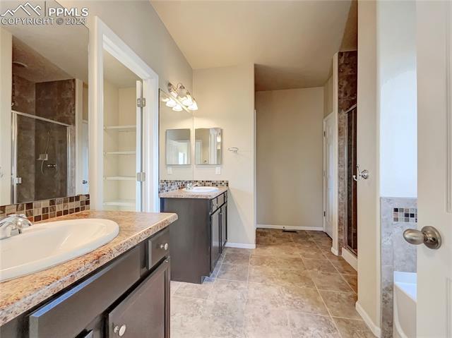 6974 Red Cardinal Loop