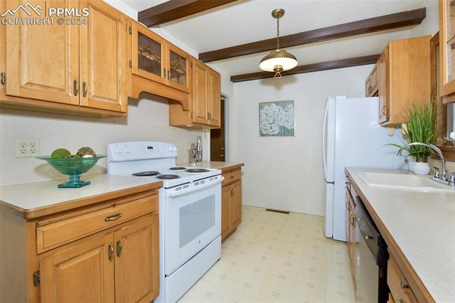 1560 Robidoux Circle