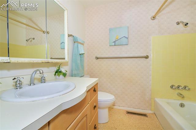 1560 Robidoux Circle