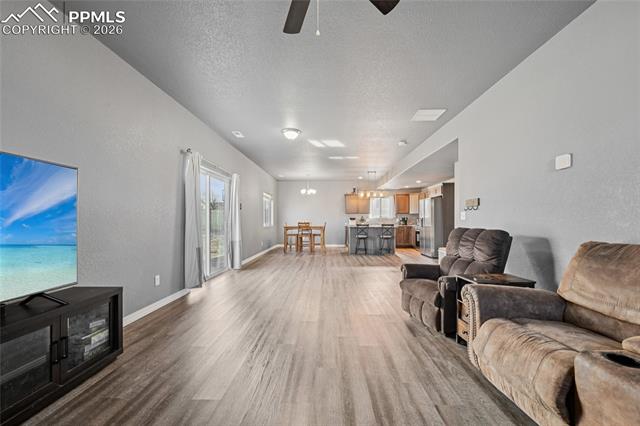 365 W Buttercup Way