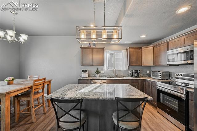 365 W Buttercup Way