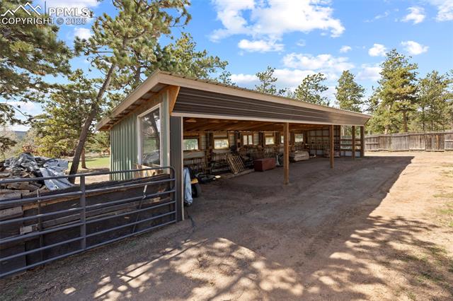 100 Kinnikinnik Drive