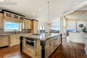 1025 Garlock Court