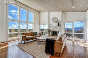 1025 Garlock Court
