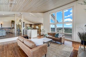 1025 Garlock Court