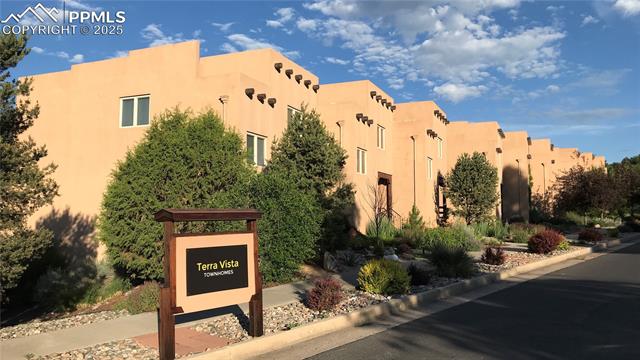 3215 W Pikes Peak Avenue