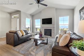 9484 Simper Heights