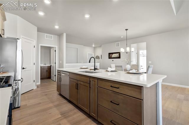 9484 Simper Heights