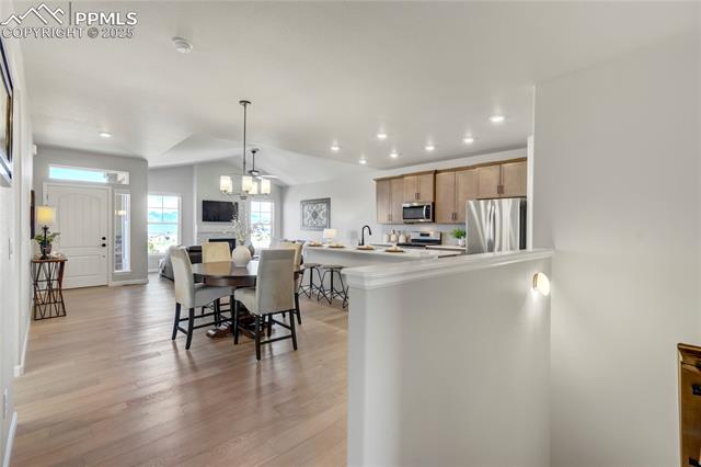 9484 Simper Heights