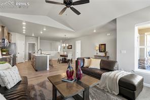9484 Simper Heights
