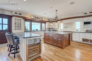 1155 Charles Grove