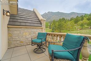 1155 Charles Grove