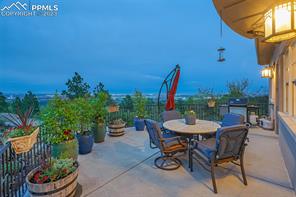 1155 Charles Grove
