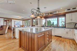 1155 Charles Grove