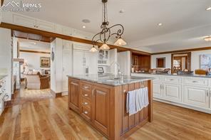 1155 Charles Grove