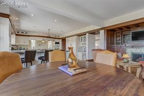 1155 Charles Grove