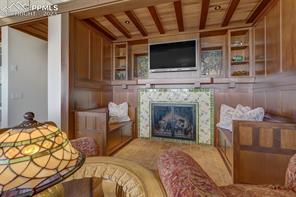 1155 Charles Grove