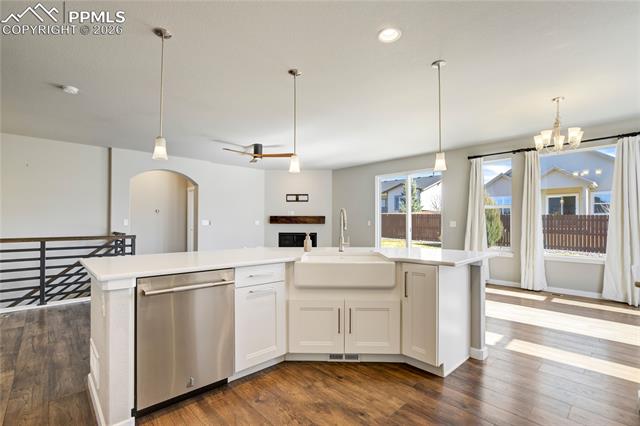 3347 Golden Meadow Way