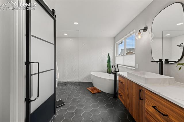 2180 Kittridge Avenue