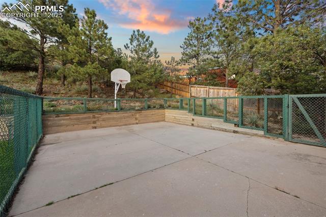 6825 Oak Valley Lane