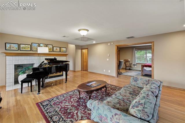 6825 Oak Valley Lane