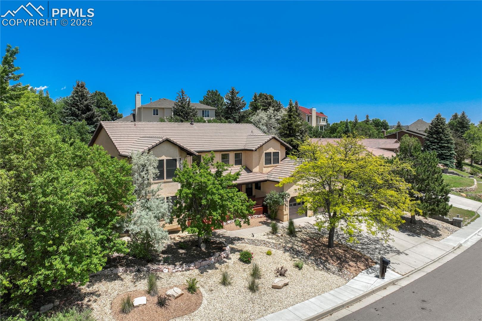 1325 Golden Hills Road