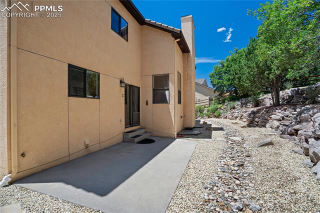 1325 Golden Hills Road