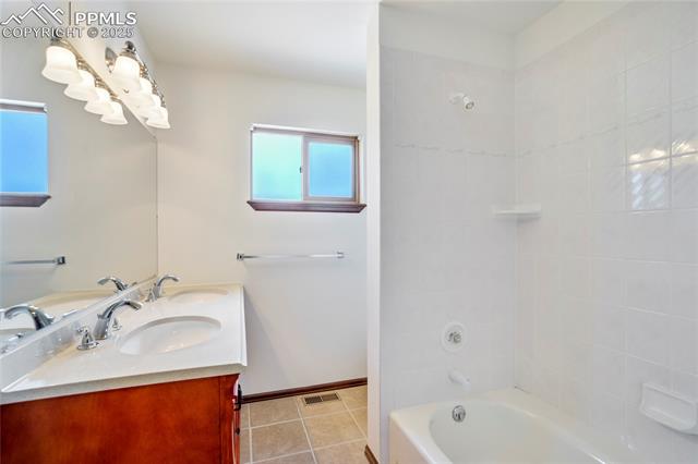 1325 Golden Hills Road