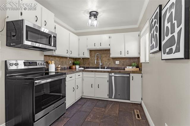 3410 Bridgewood Lane