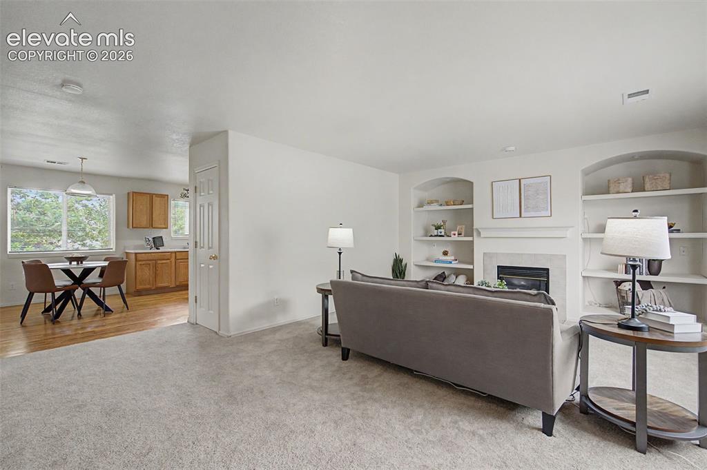 4975 Universal Heights