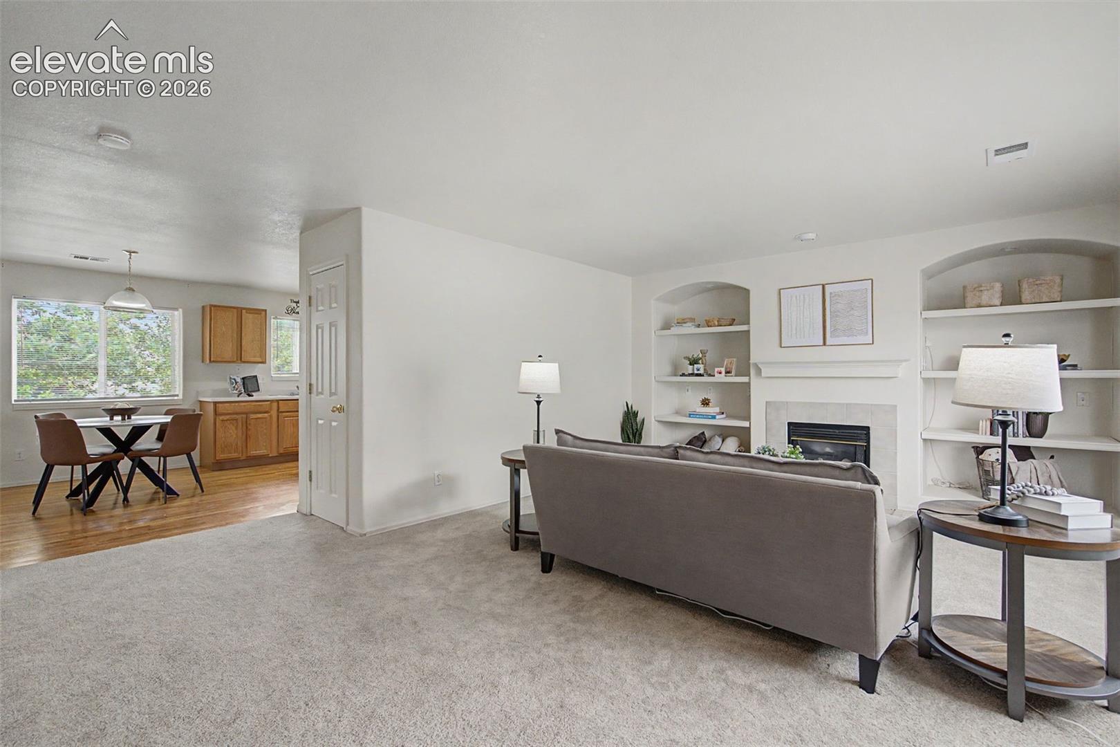 4975 Universal Heights